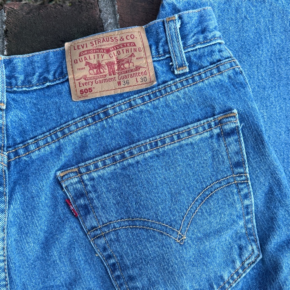 Levis "505" regular fit straight leg blue jeans size 36 X 30 - Picture 2 of 6